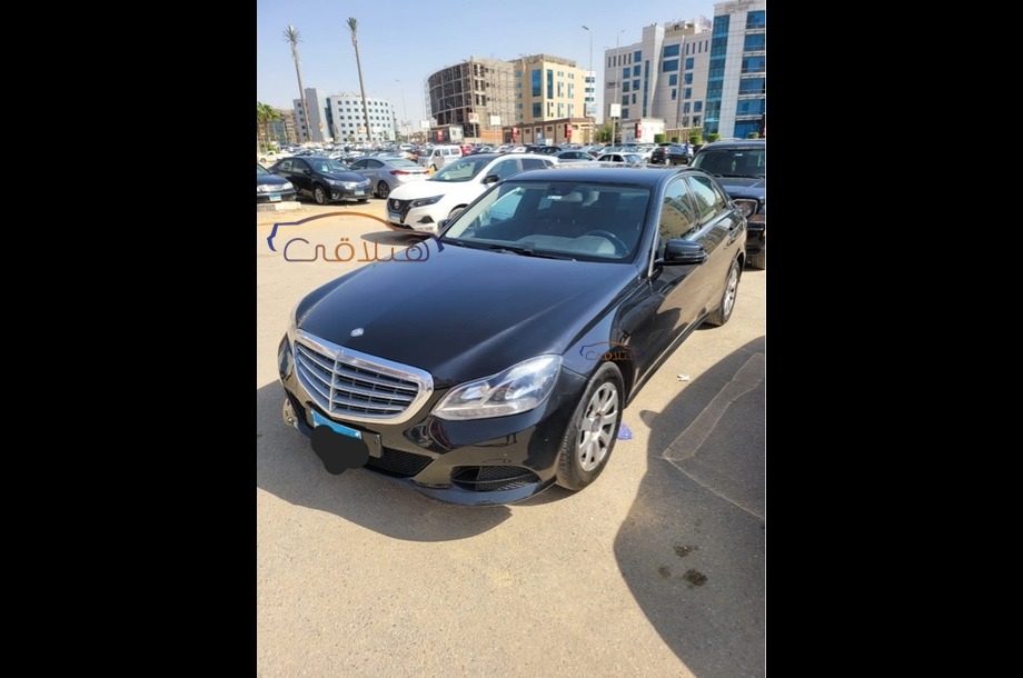 E 200 Mercedes أسود