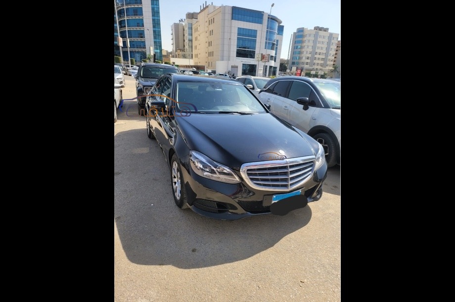 E 200 Mercedes أسود