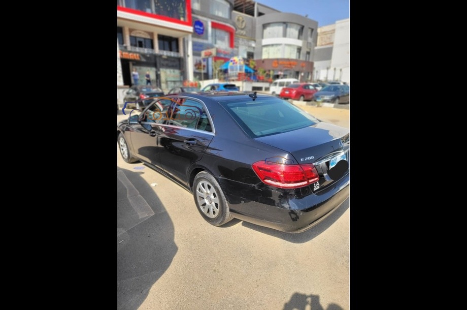 E 200 Mercedes أسود