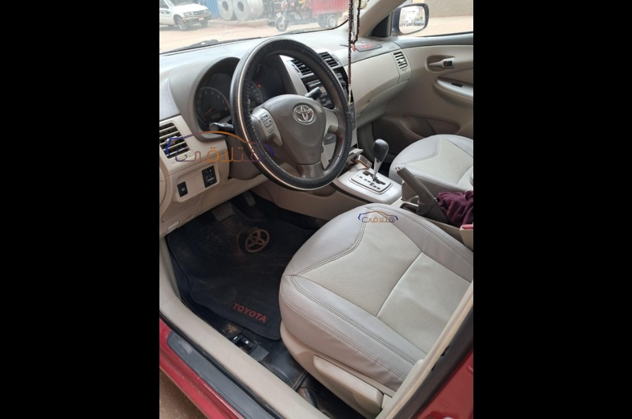 Corolla Toyota احمر