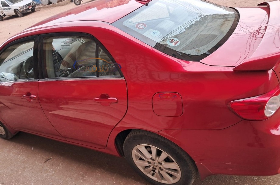 Corolla Toyota احمر
