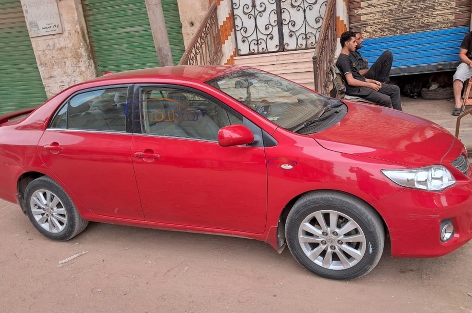 Corolla Toyota احمر