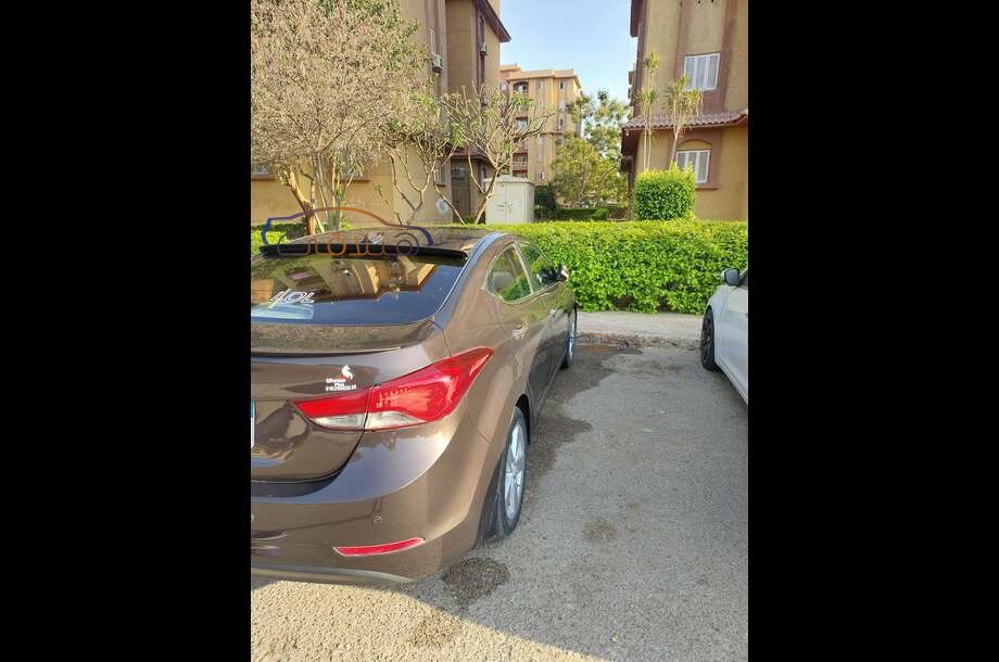 Elantra MD Hyundai بني