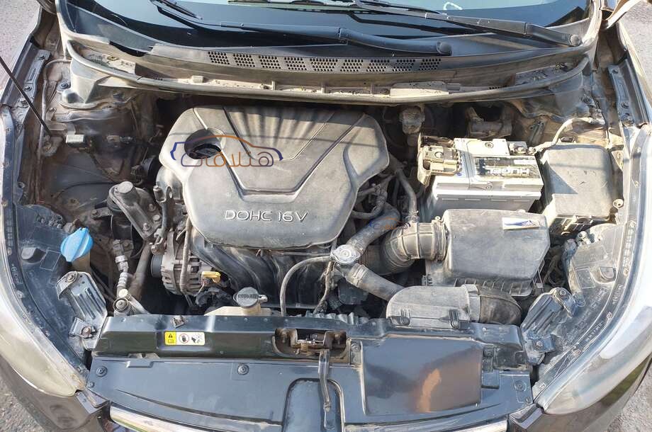 Elantra MD Hyundai بني