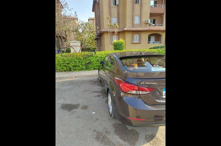 Elantra MD Hyundai بني