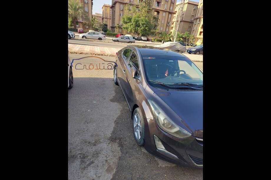 Elantra MD Hyundai بني