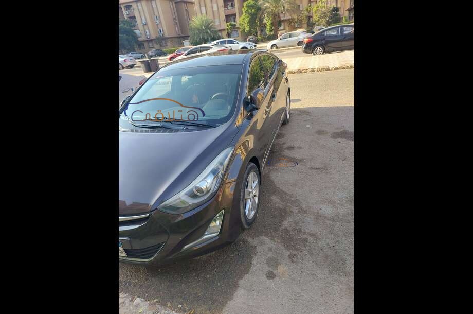 Elantra MD Hyundai بني