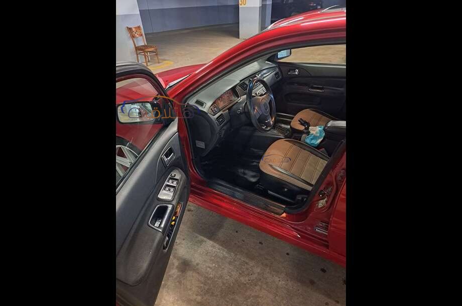 Lancer Mitsubishi احمر