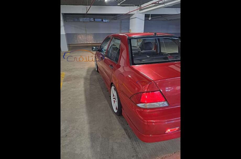 Lancer Mitsubishi احمر