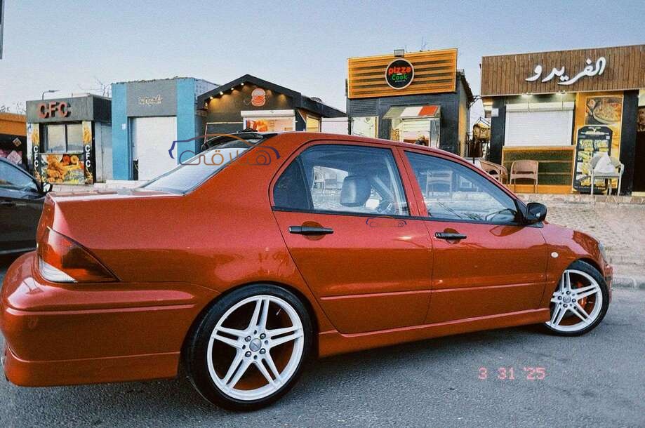 Lancer Mitsubishi احمر
