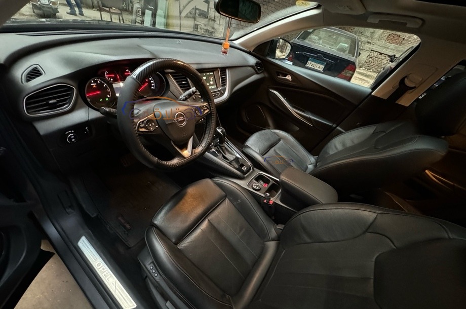 Grandland Opel رمادي
