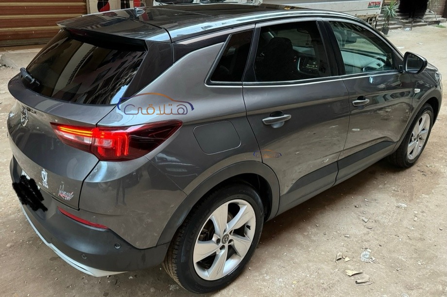 Grandland Opel رمادي