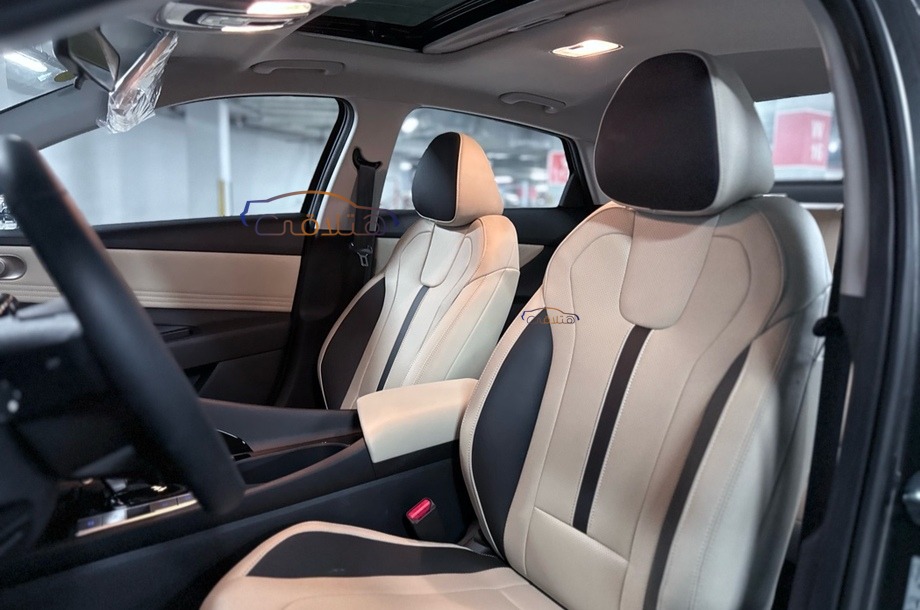 Elantra CN7 Hyundai زيتوني
