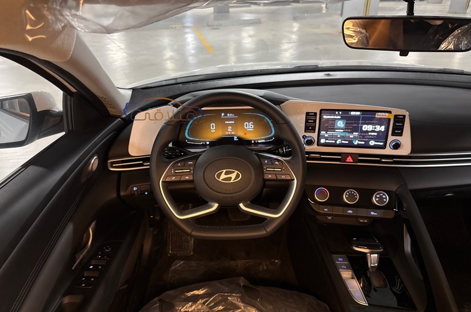 Elantra CN7 Hyundai أبيض