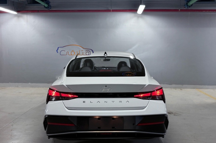Elantra CN7 Hyundai أبيض