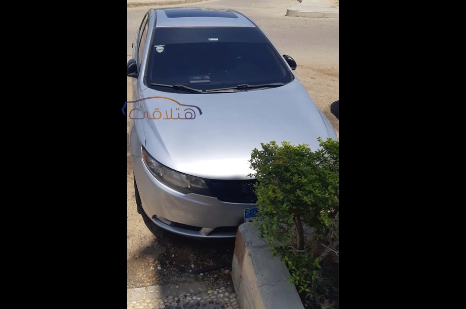 Forte Kia فضي