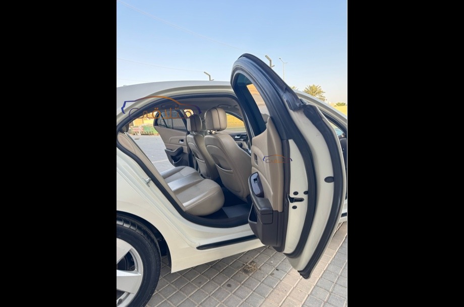 Malibu Chevrolet بيج