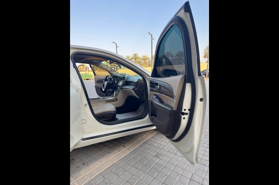 Malibu Chevrolet بيج