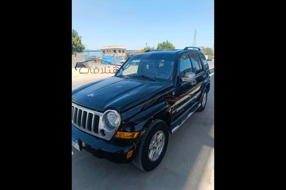 Liberty Jeep أسود