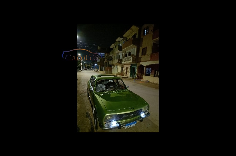 504 Peugeot أخضر