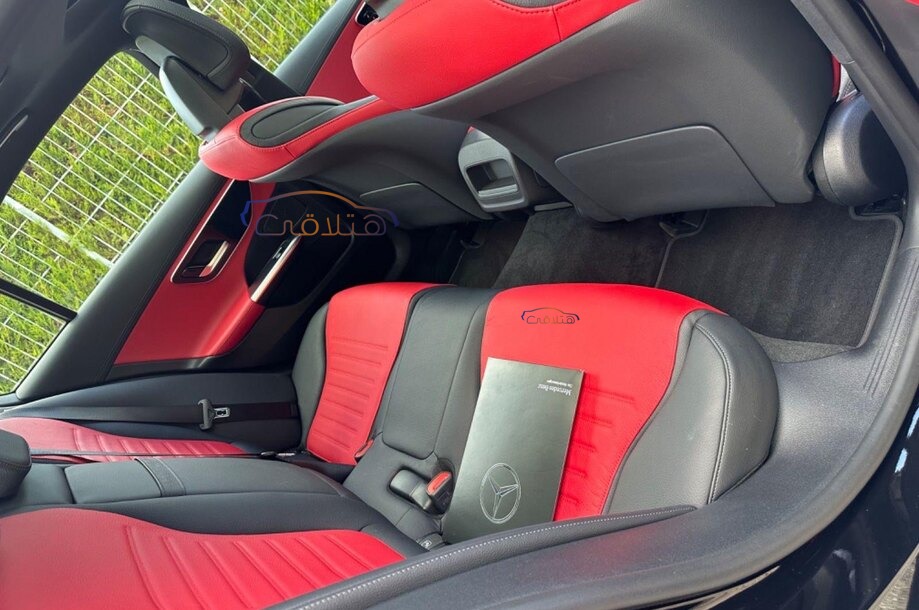 C 200 Mercedes أسود