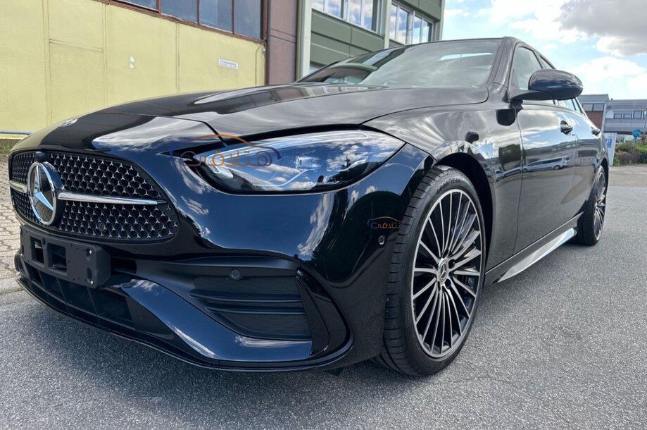 C 200 Mercedes أسود