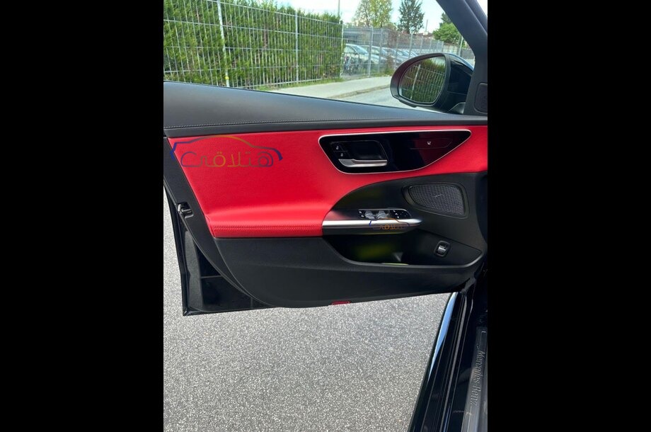 C 200 Mercedes أسود