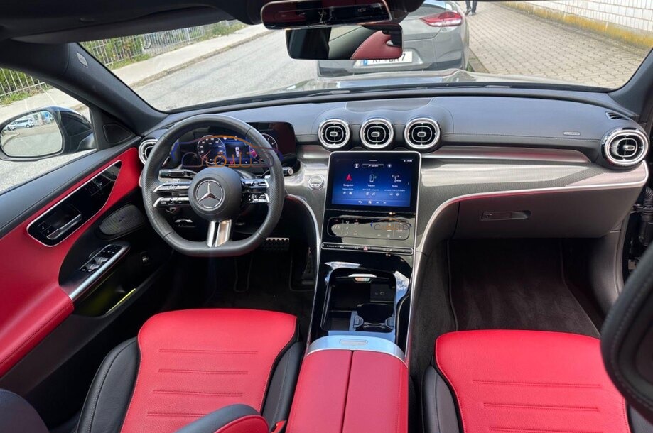 C 200 Mercedes أسود