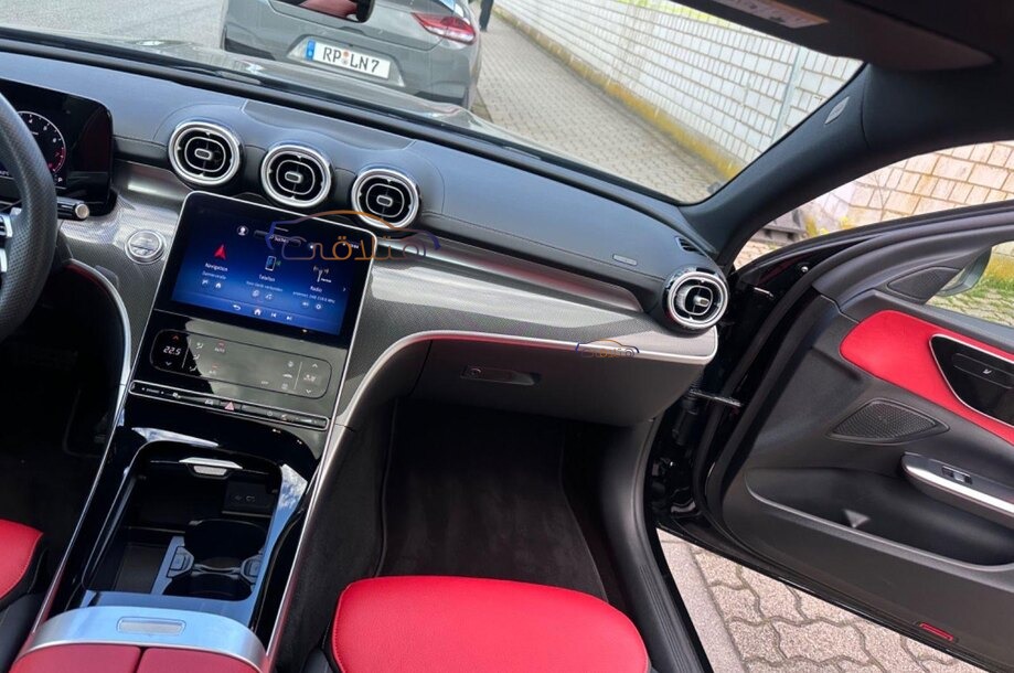 C 200 Mercedes أسود