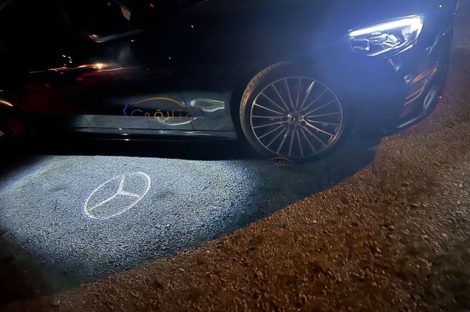 C 200 Mercedes أسود