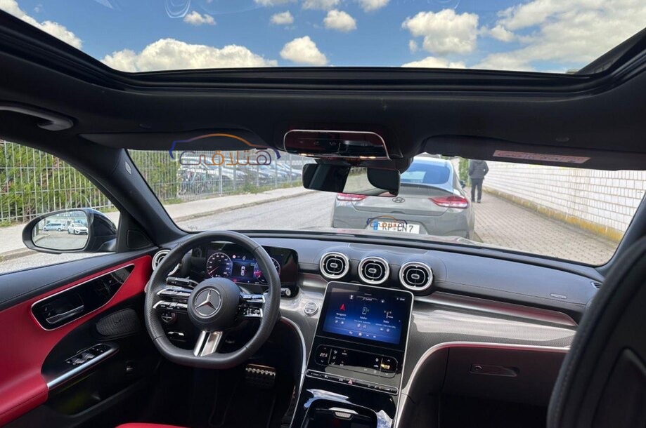 C 200 Mercedes أسود