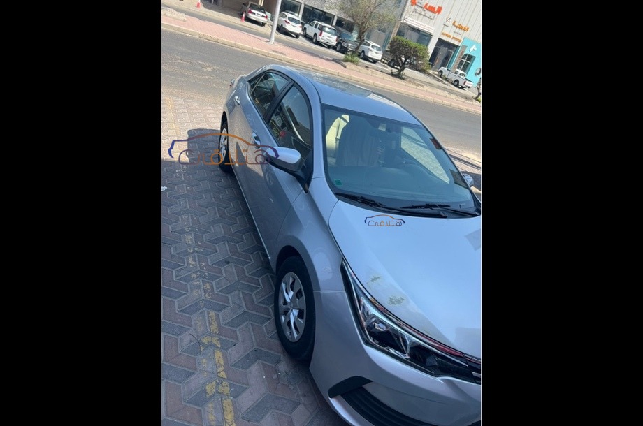 Corolla Toyota فضي