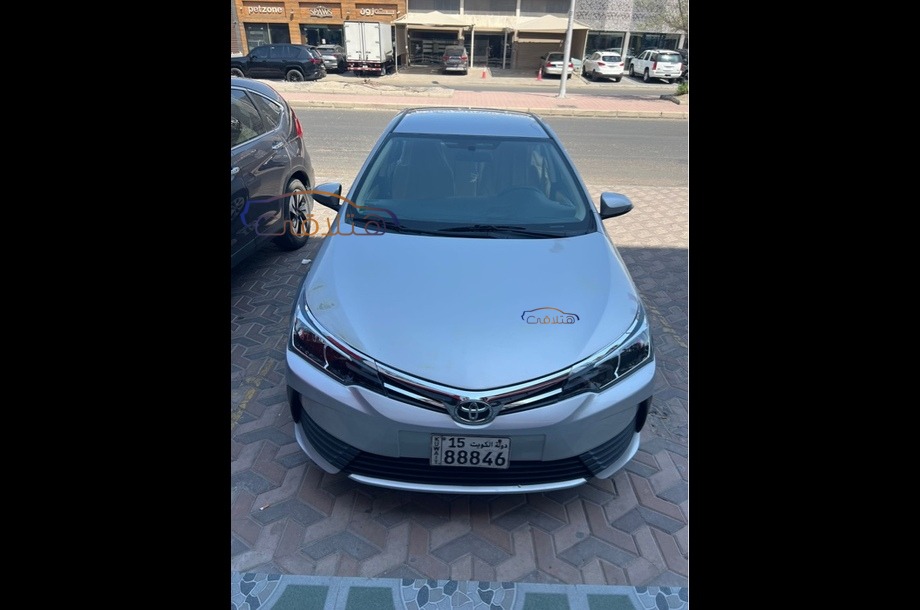 Corolla Toyota فضي