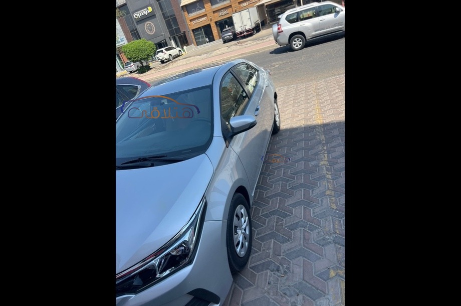 Corolla Toyota فضي