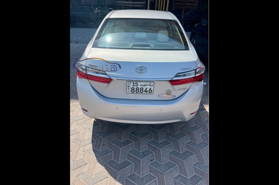 Corolla Toyota فضي