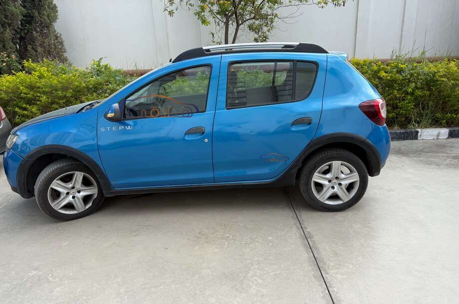 Sandero Step Way Renault أزرق