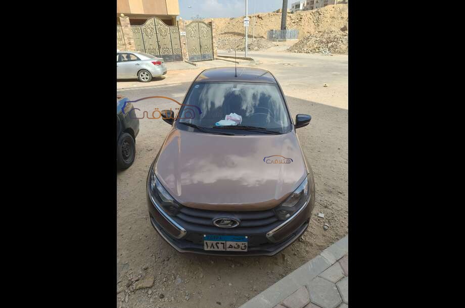 Granta Lada زيتوني