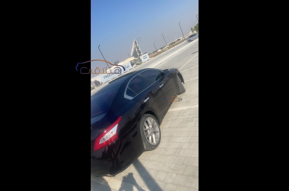 Maxima Nissan احمر غامق