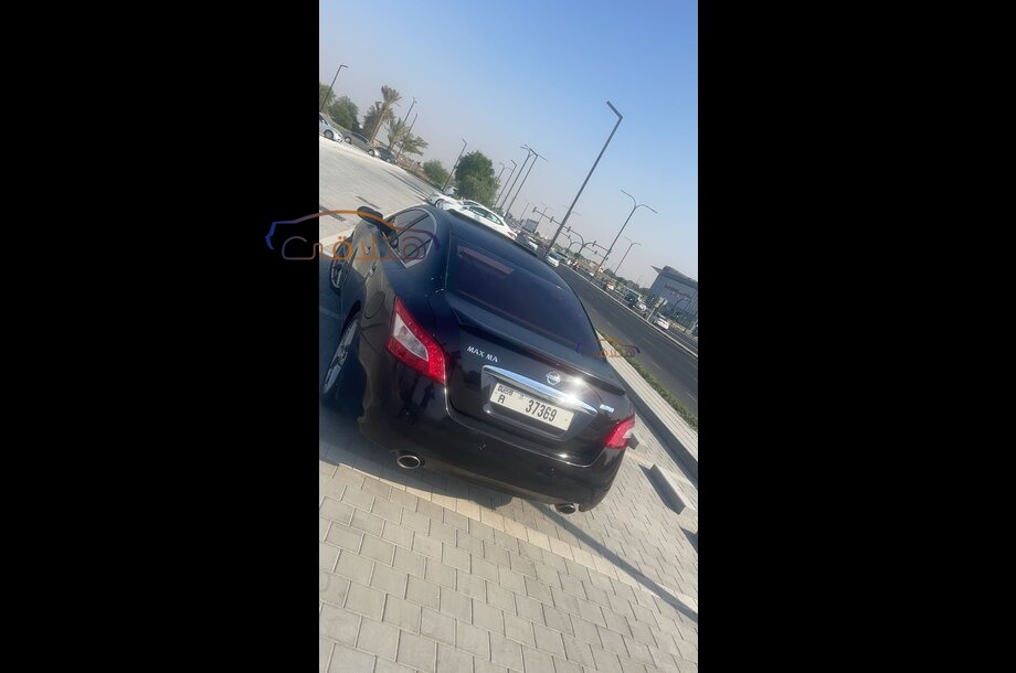 Maxima Nissan احمر غامق