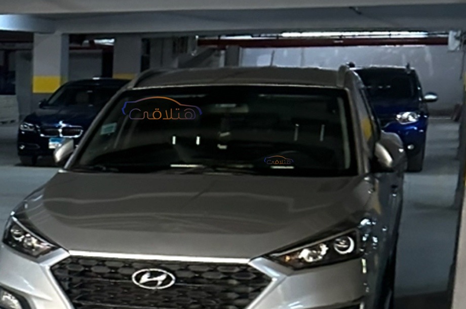 Tucson Hyundai فضي