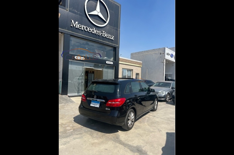 B 180 Mercedes أسود