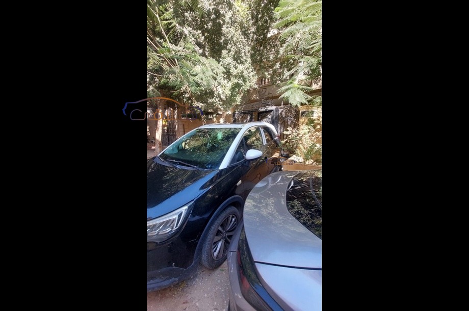 Crossland Opel أسود