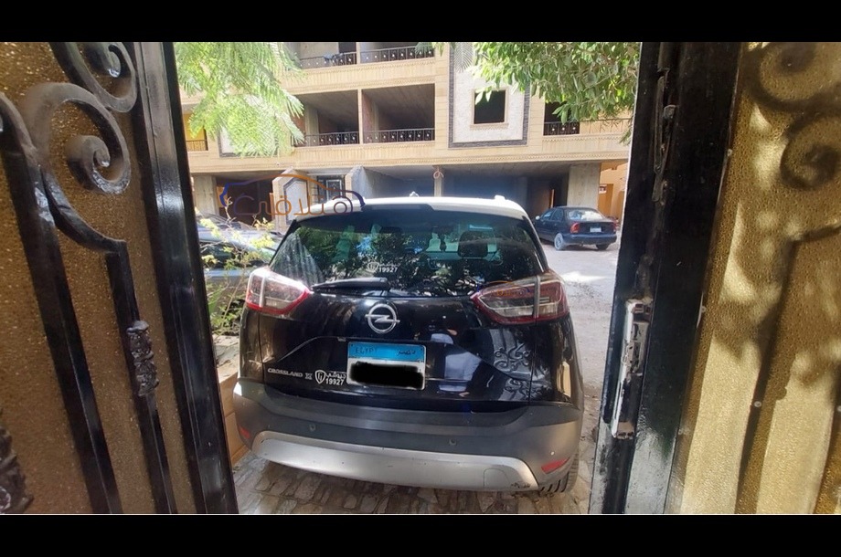 Crossland Opel أسود