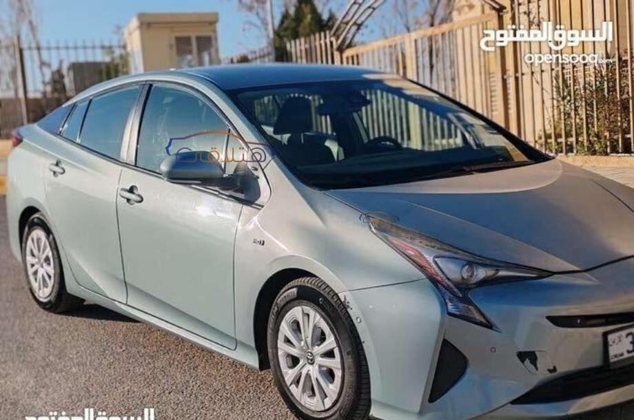 Prius Toyota أخضر
