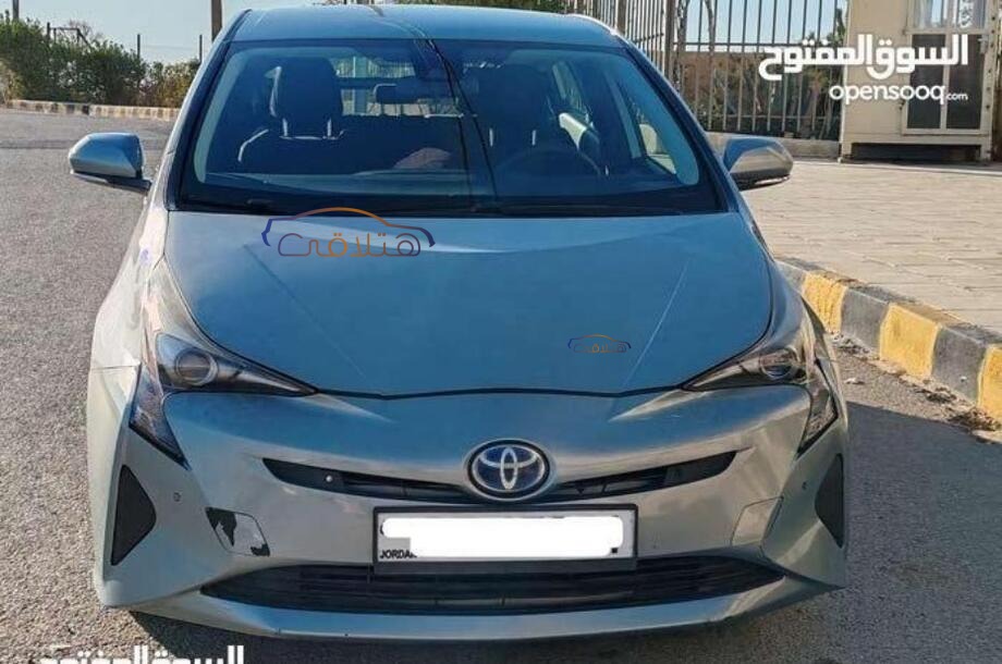 Prius Toyota أخضر