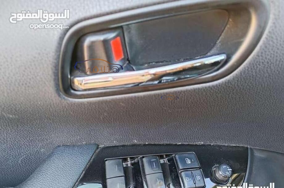 Prius Toyota أخضر