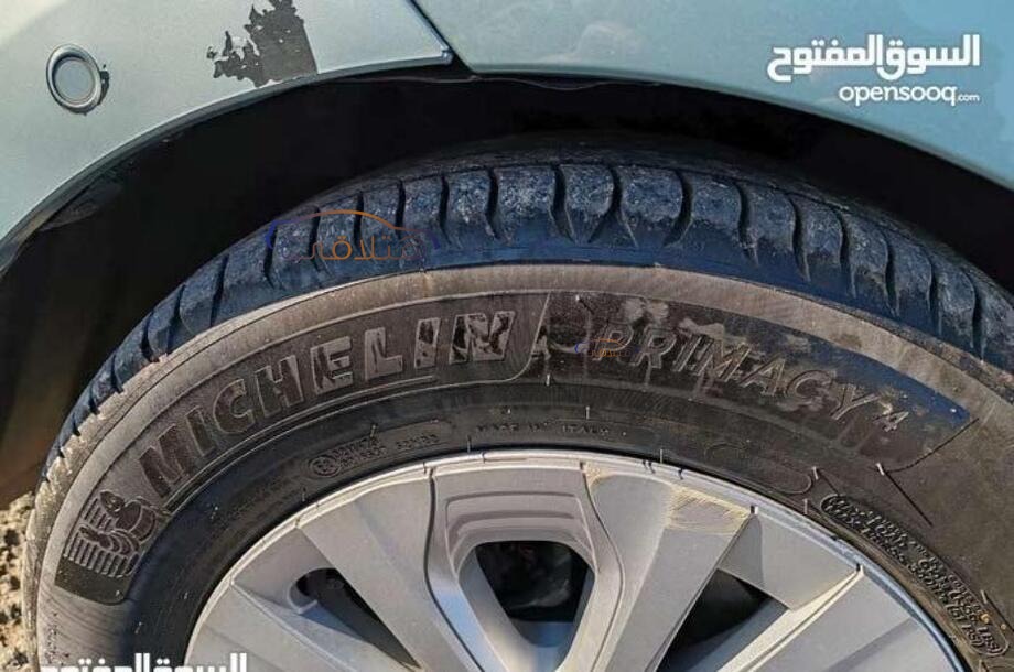 Prius Toyota أخضر