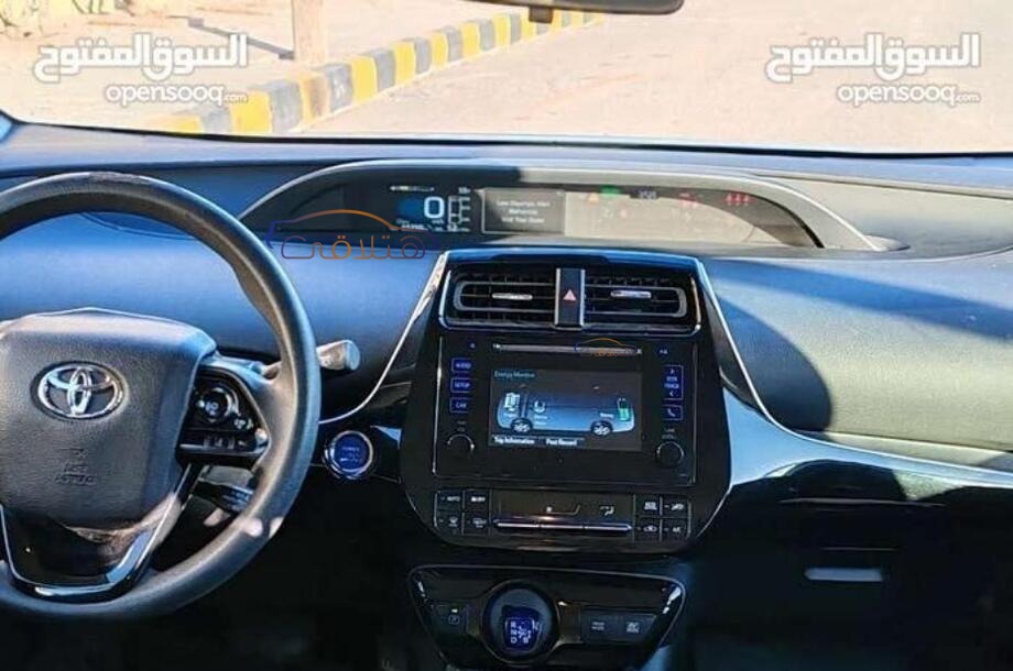 Prius Toyota أخضر