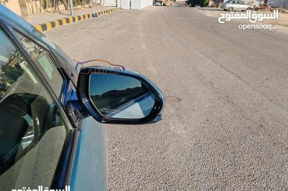 Prius Toyota أخضر