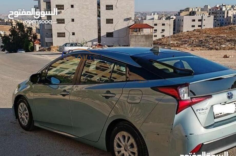 Prius Toyota أخضر